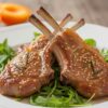 Côtes d'agneau marinées au miel : recette facile et savoureuse
