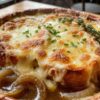 Soupe à l’oignon gratinée à la parisienne : recette traditionnelle des Halles