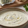 Sauce au roquefort : recette facile et crémeuse pour viandes et pâtes